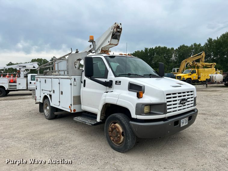 image for item NM9828 2005 Chevrolet C4500 bucket truck