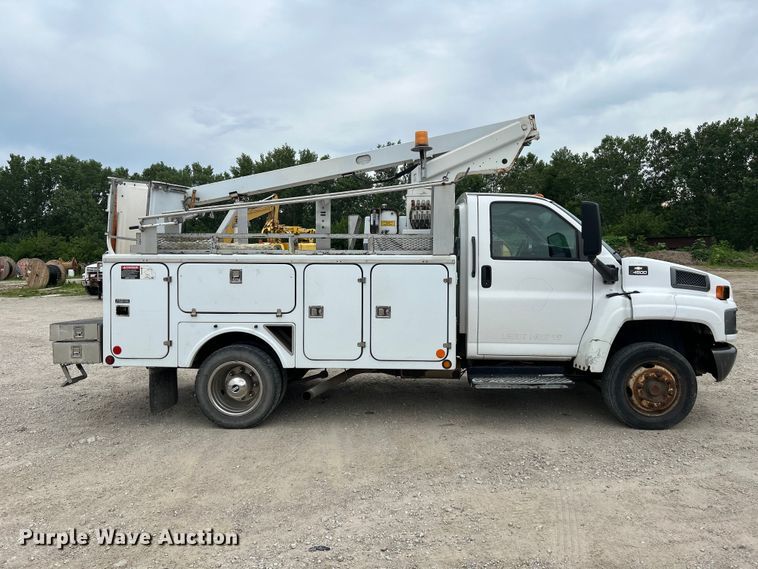 image for item NM9828 2005 Chevrolet C4500 bucket truck
