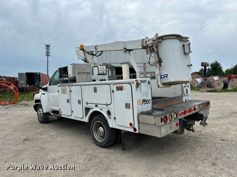 image for item NM9828 2005 Chevrolet C4500 bucket truck