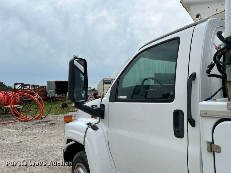 image for item NM9828 2005 Chevrolet C4500 bucket truck