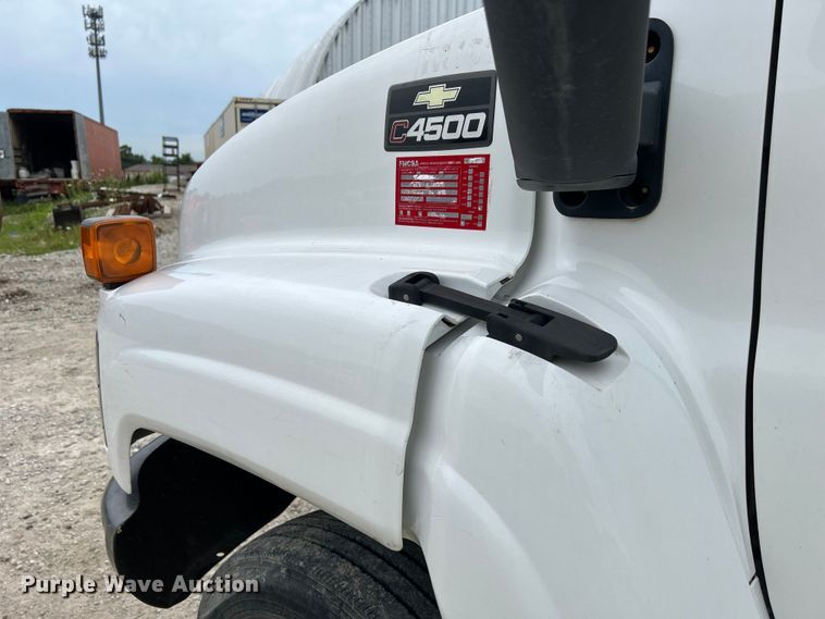 image for item NM9828 2005 Chevrolet C4500 bucket truck