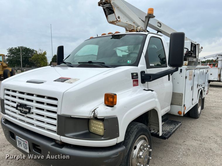 image for item NM9828 2005 Chevrolet C4500 bucket truck