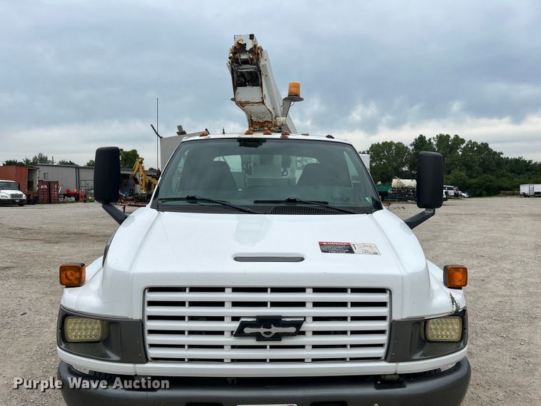 image for item NM9828 2005 Chevrolet C4500 bucket truck