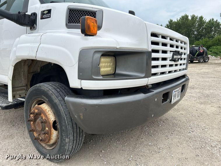image for item NM9828 2005 Chevrolet C4500 bucket truck