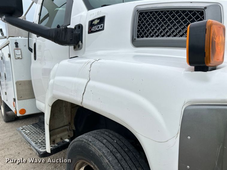 image for item NM9828 2005 Chevrolet C4500 bucket truck