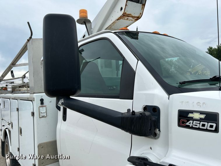 image for item NM9828 2005 Chevrolet C4500 bucket truck
