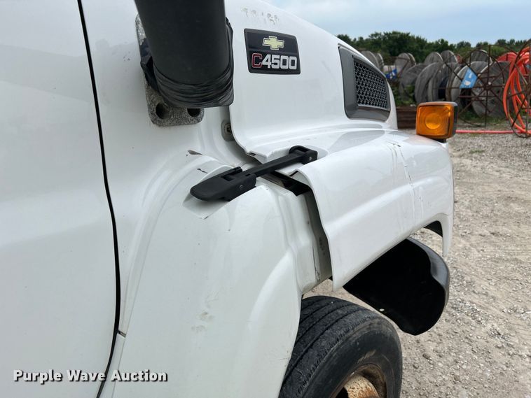 image for item NM9828 2005 Chevrolet C4500 bucket truck