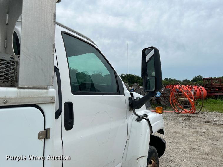 image for item NM9828 2005 Chevrolet C4500 bucket truck