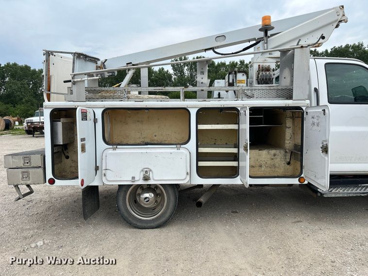 image for item NM9828 2005 Chevrolet C4500 bucket truck