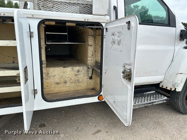 image for item NM9828 2005 Chevrolet C4500 bucket truck