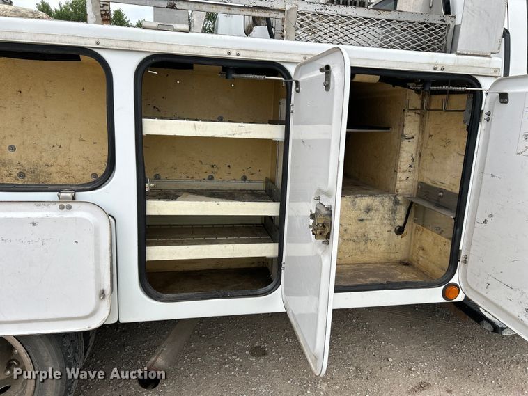 image for item NM9828 2005 Chevrolet C4500 bucket truck
