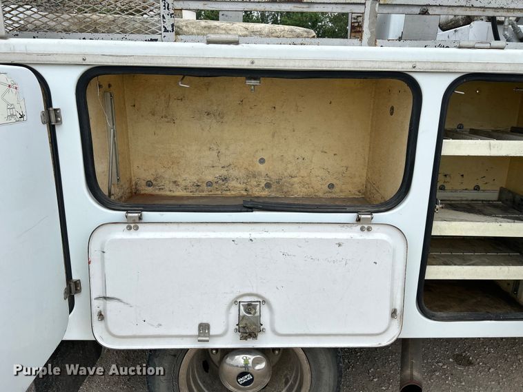 image for item NM9828 2005 Chevrolet C4500 bucket truck