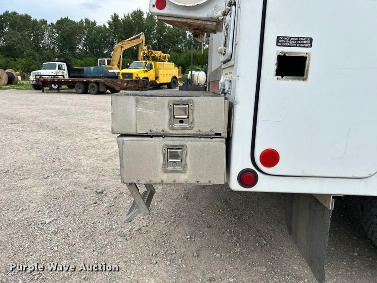 image for item NM9828 2005 Chevrolet C4500 bucket truck