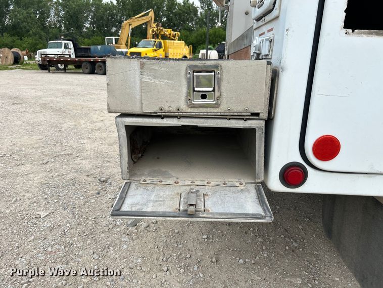 image for item NM9828 2005 Chevrolet C4500 bucket truck