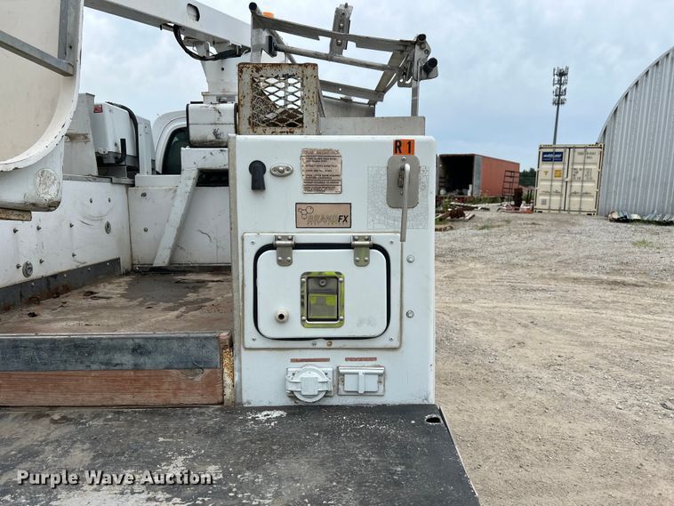 image for item NM9828 2005 Chevrolet C4500 bucket truck