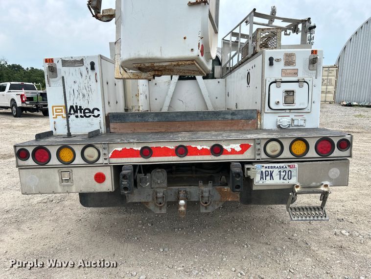 image for item NM9828 2005 Chevrolet C4500 bucket truck
