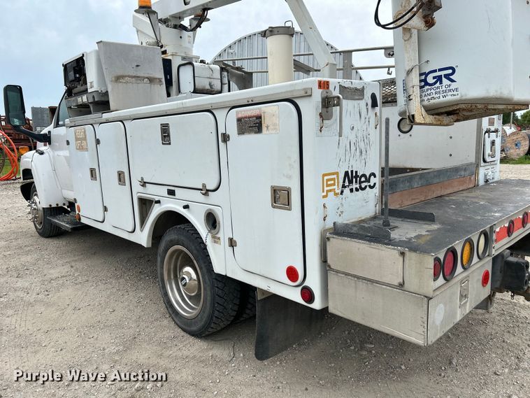 image for item NM9828 2005 Chevrolet C4500 bucket truck