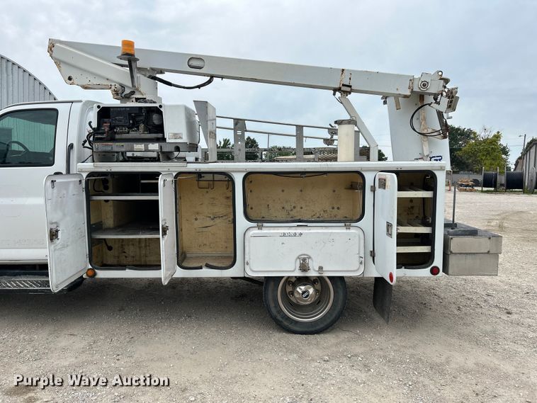 image for item NM9828 2005 Chevrolet C4500 bucket truck