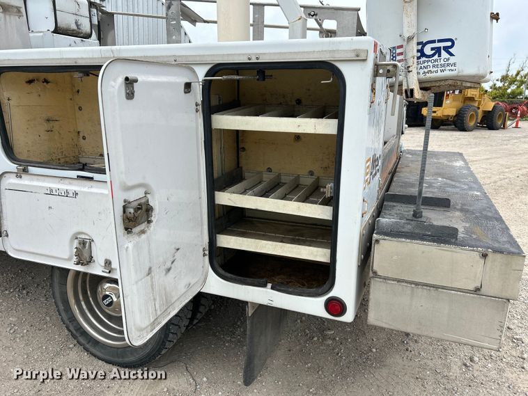 image for item NM9828 2005 Chevrolet C4500 bucket truck