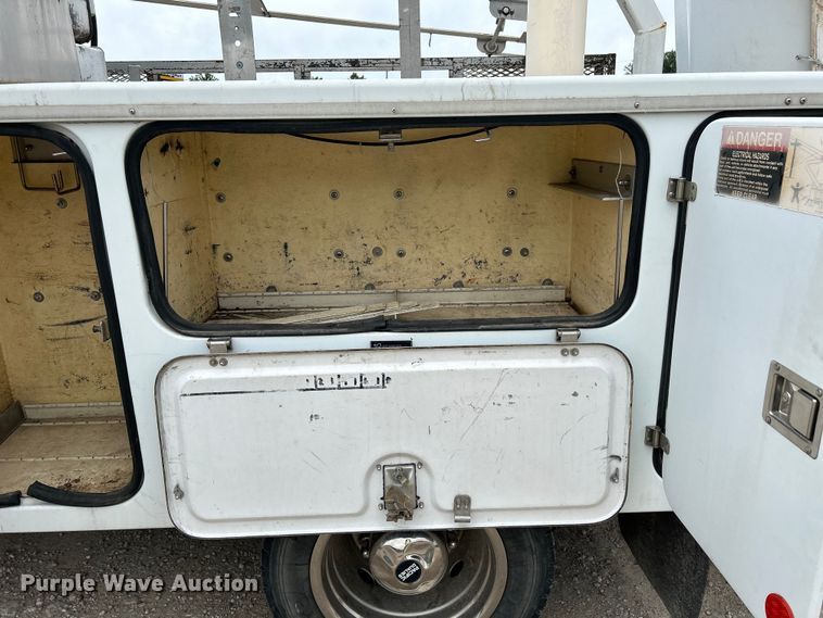 image for item NM9828 2005 Chevrolet C4500 bucket truck
