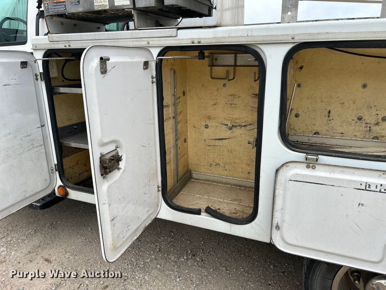 image for item NM9828 2005 Chevrolet C4500 bucket truck