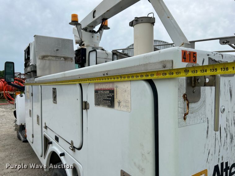 image for item NM9828 2005 Chevrolet C4500 bucket truck