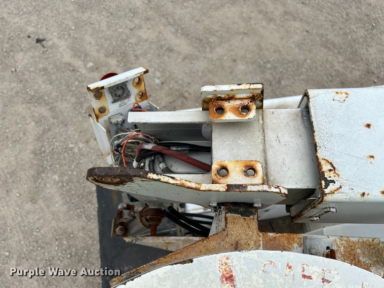 image for item NM9828 2005 Chevrolet C4500 bucket truck