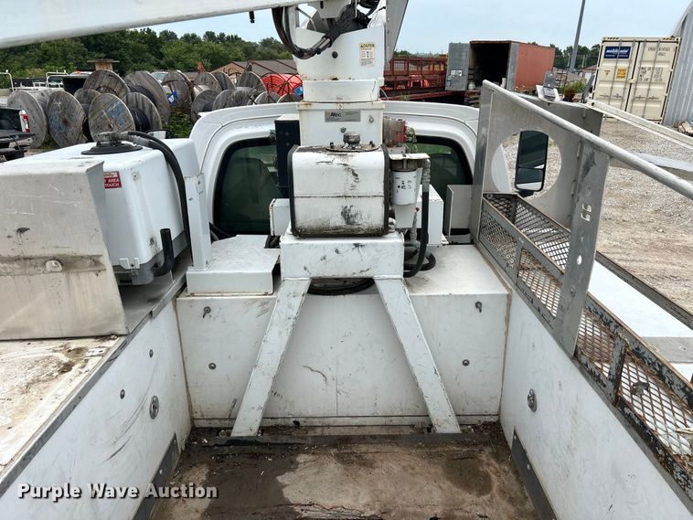 image for item NM9828 2005 Chevrolet C4500 bucket truck