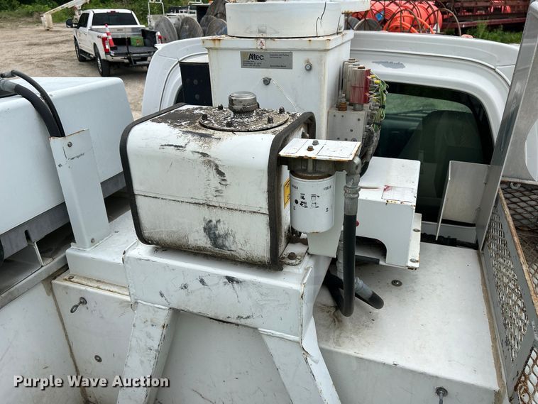 image for item NM9828 2005 Chevrolet C4500 bucket truck