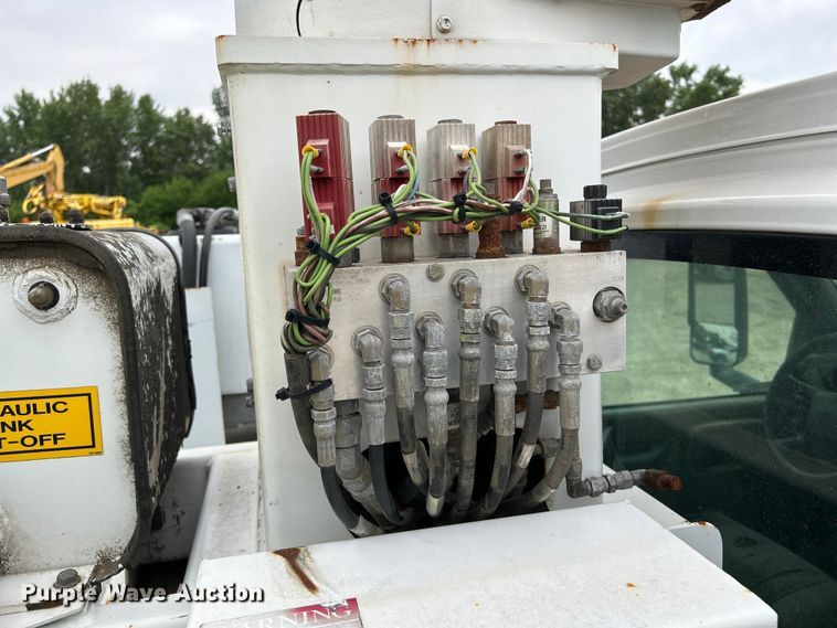 image for item NM9828 2005 Chevrolet C4500 bucket truck