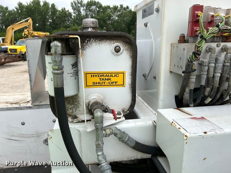 image for item NM9828 2005 Chevrolet C4500 bucket truck