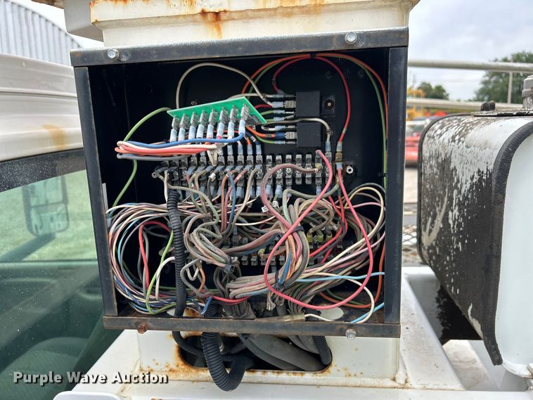 image for item NM9828 2005 Chevrolet C4500 bucket truck