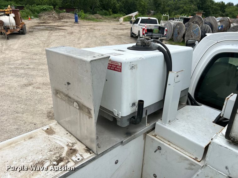 image for item NM9828 2005 Chevrolet C4500 bucket truck