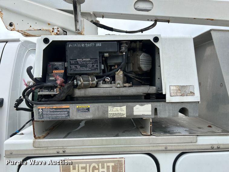 image for item NM9828 2005 Chevrolet C4500 bucket truck