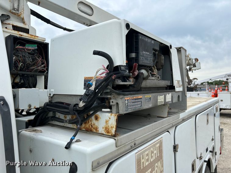 image for item NM9828 2005 Chevrolet C4500 bucket truck