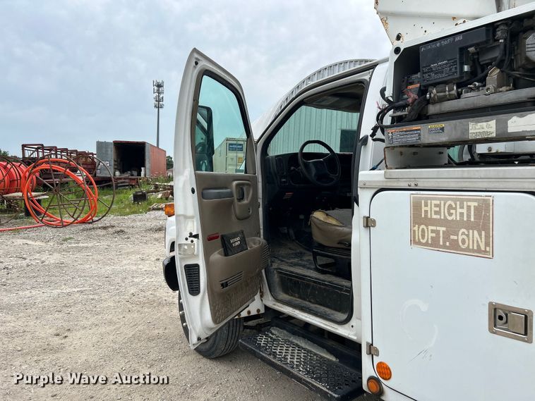 image for item NM9828 2005 Chevrolet C4500 bucket truck