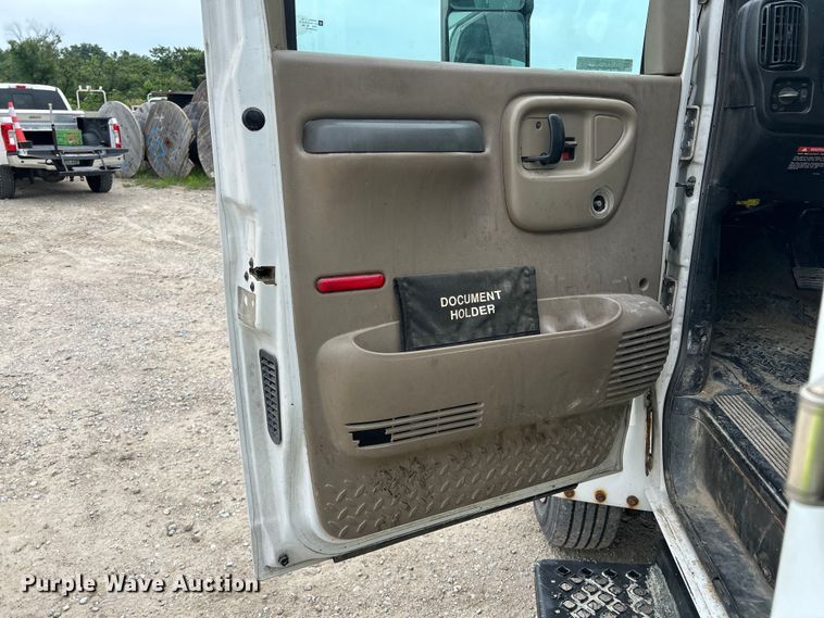 image for item NM9828 2005 Chevrolet C4500 bucket truck