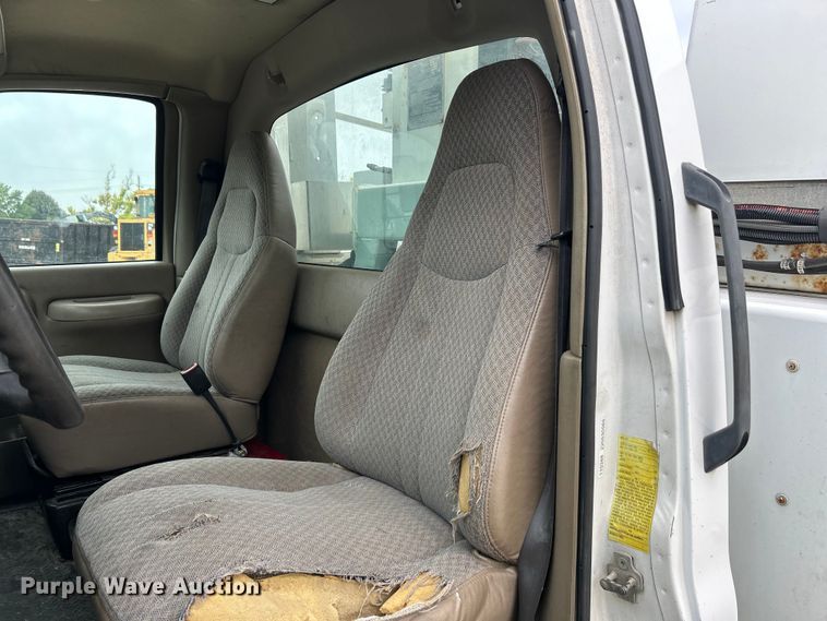 image for item NM9828 2005 Chevrolet C4500 bucket truck