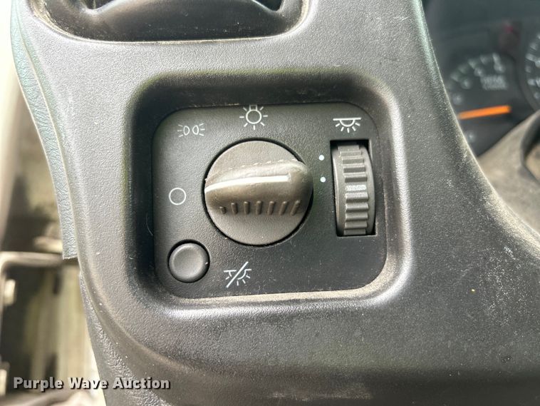 image for item NM9828 2005 Chevrolet C4500 bucket truck
