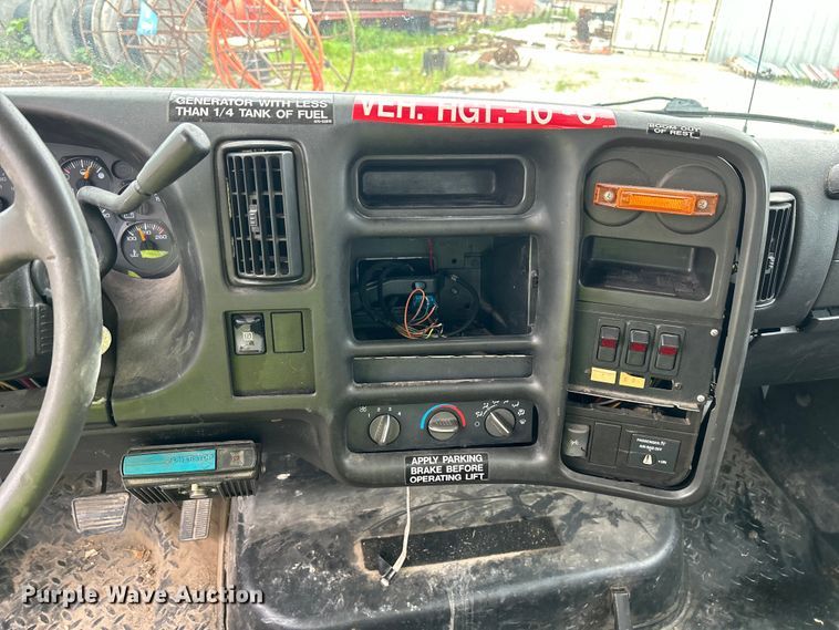 image for item NM9828 2005 Chevrolet C4500 bucket truck