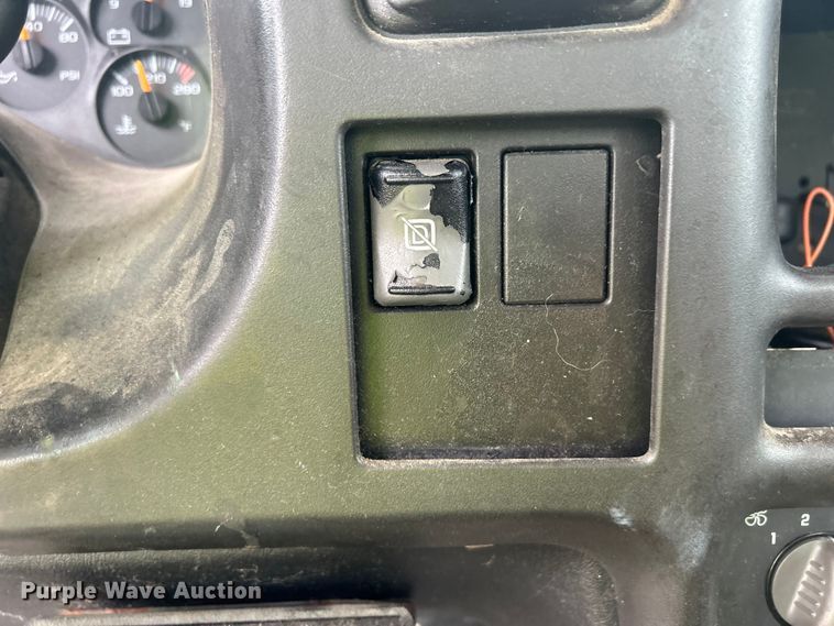 image for item NM9828 2005 Chevrolet C4500 bucket truck