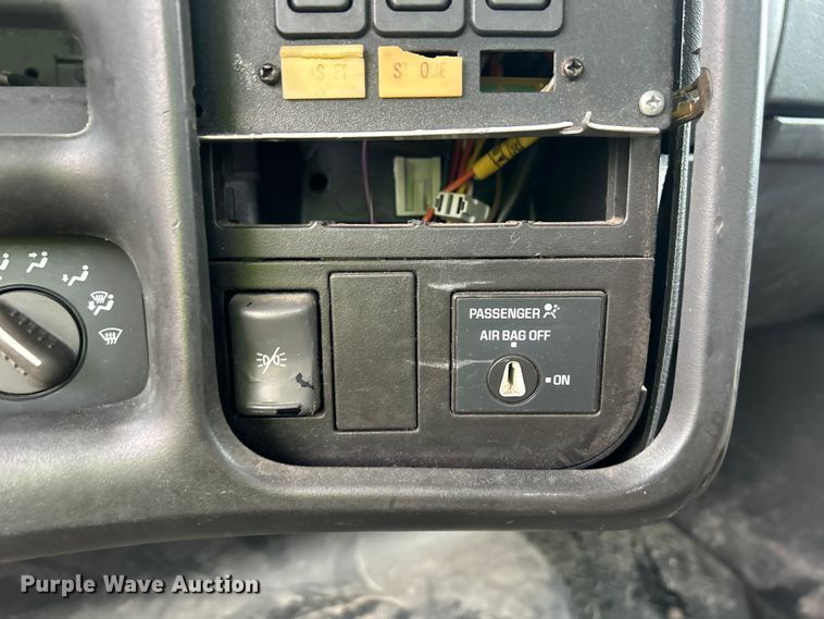 image for item NM9828 2005 Chevrolet C4500 bucket truck