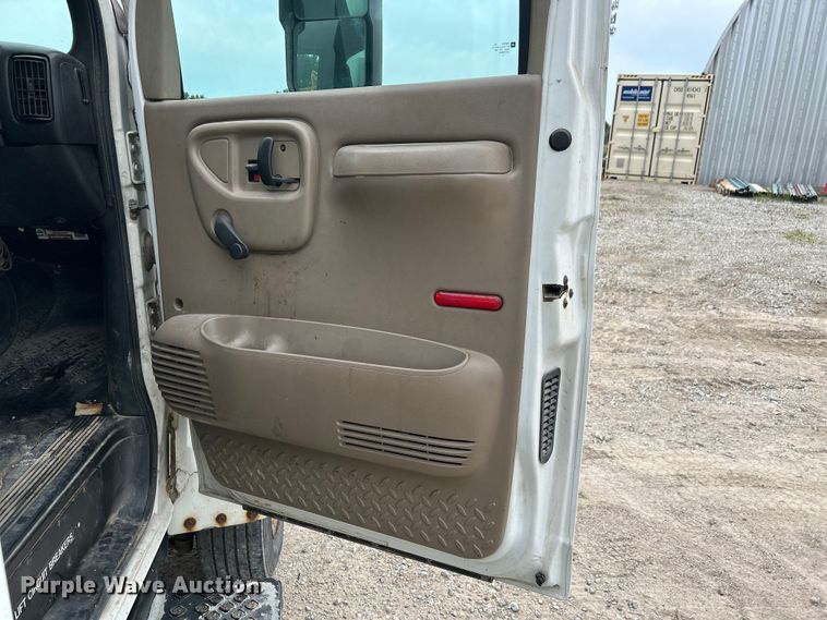 image for item NM9828 2005 Chevrolet C4500 bucket truck