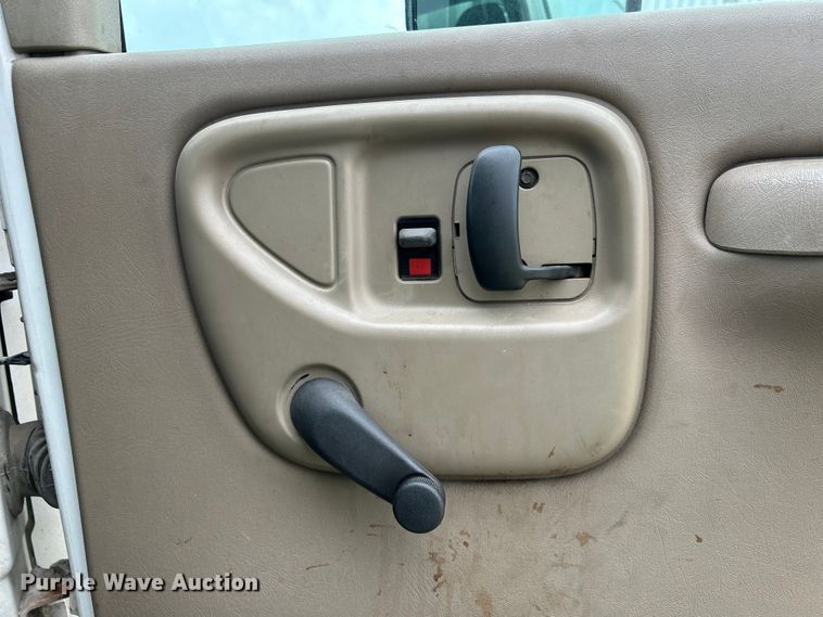 image for item NM9828 2005 Chevrolet C4500 bucket truck