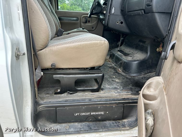 image for item NM9828 2005 Chevrolet C4500 bucket truck