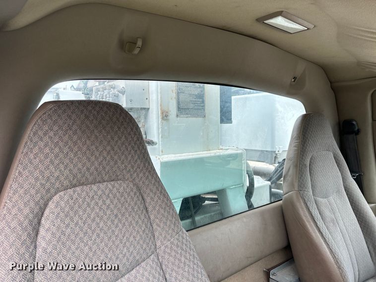 image for item NM9828 2005 Chevrolet C4500 bucket truck