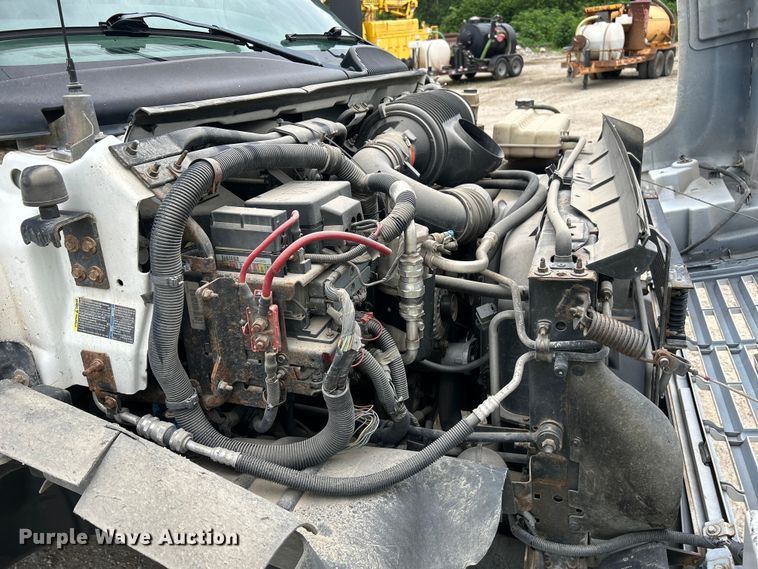 image for item NM9828 2005 Chevrolet C4500 bucket truck