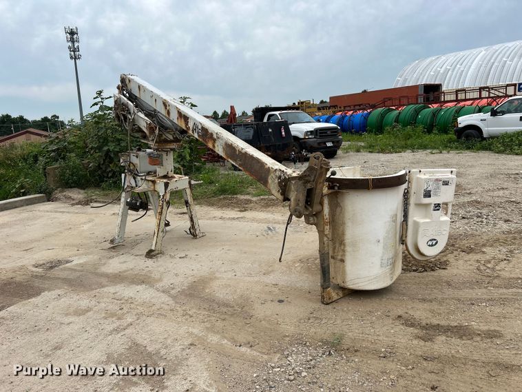 image for item NM9830 Altec 200A boom lift