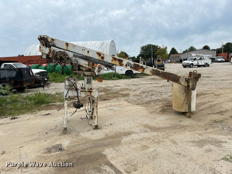 image for item NM9830 Altec 200A boom lift
