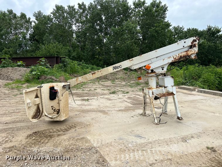 image for item NM9830 Altec 200A boom lift